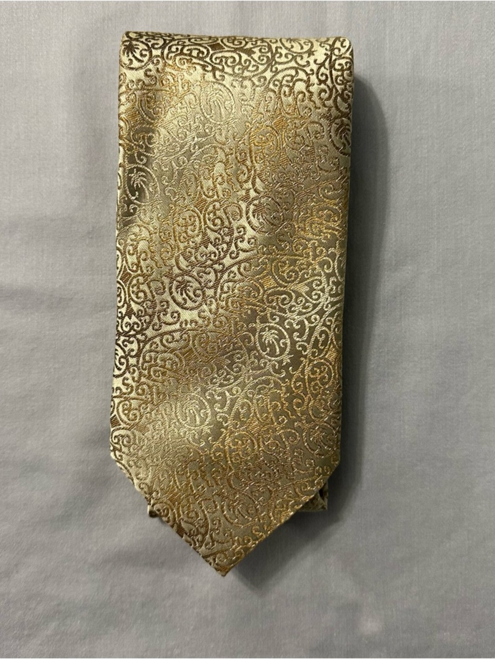 Tommy Bahama Gold Scroll Silk Tie Hand Made Italy Baroque Filigree Jacquard